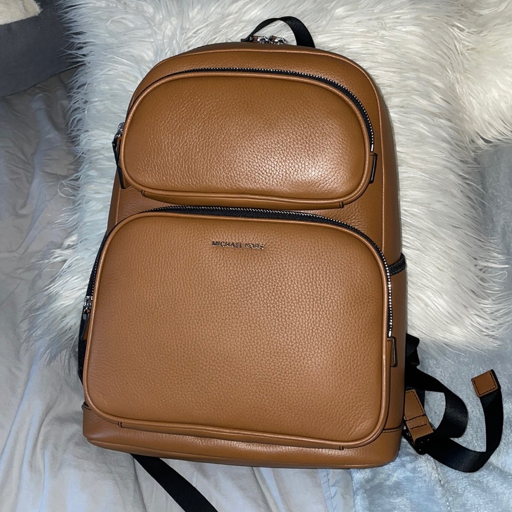 MICHAEL KORS MENS
Cooper Pebbled Leather Backpack
Style# 37U1LCOB9E